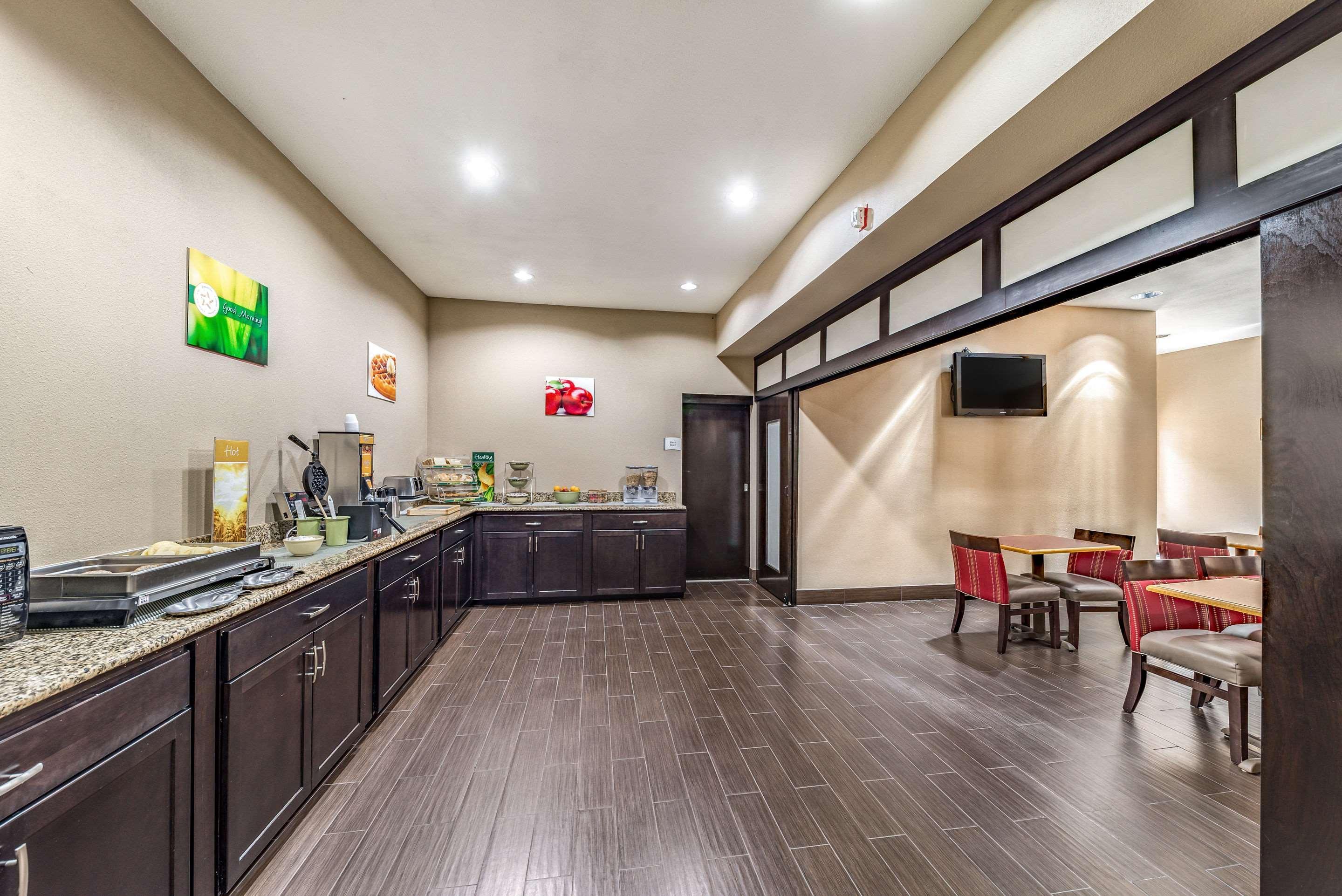 Quality West - Dallas 2* Plano